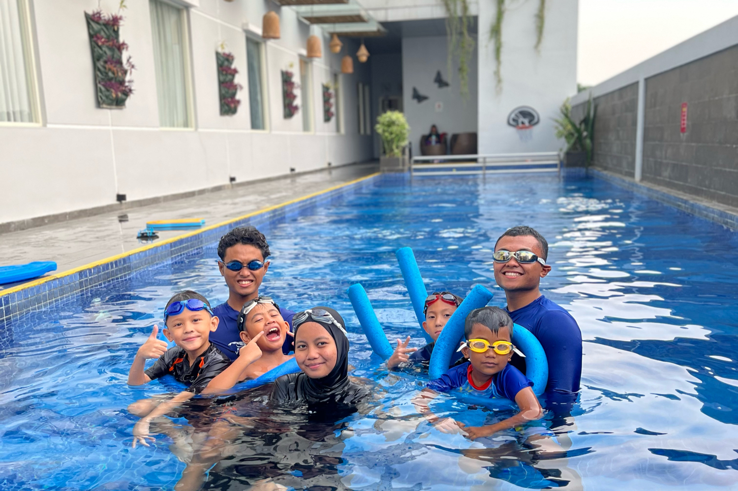 Fella swimming