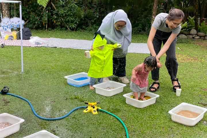Outdoor Sensory Clas - Rainy Day 2