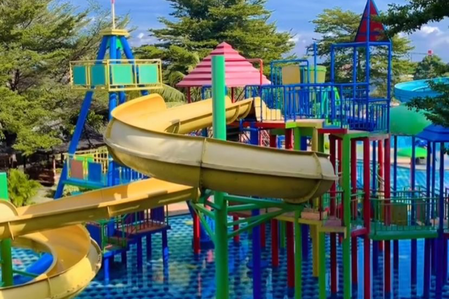 greenlakeview waterpark cimanggis 3