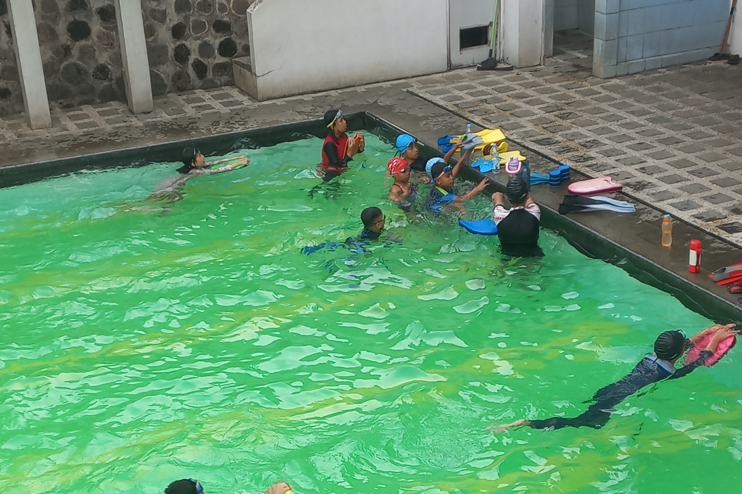 Kelas lanjutan berenang