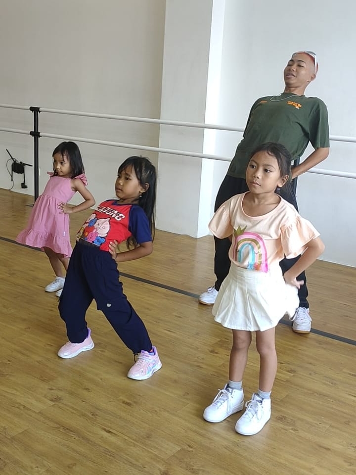 Modern dance kids 2