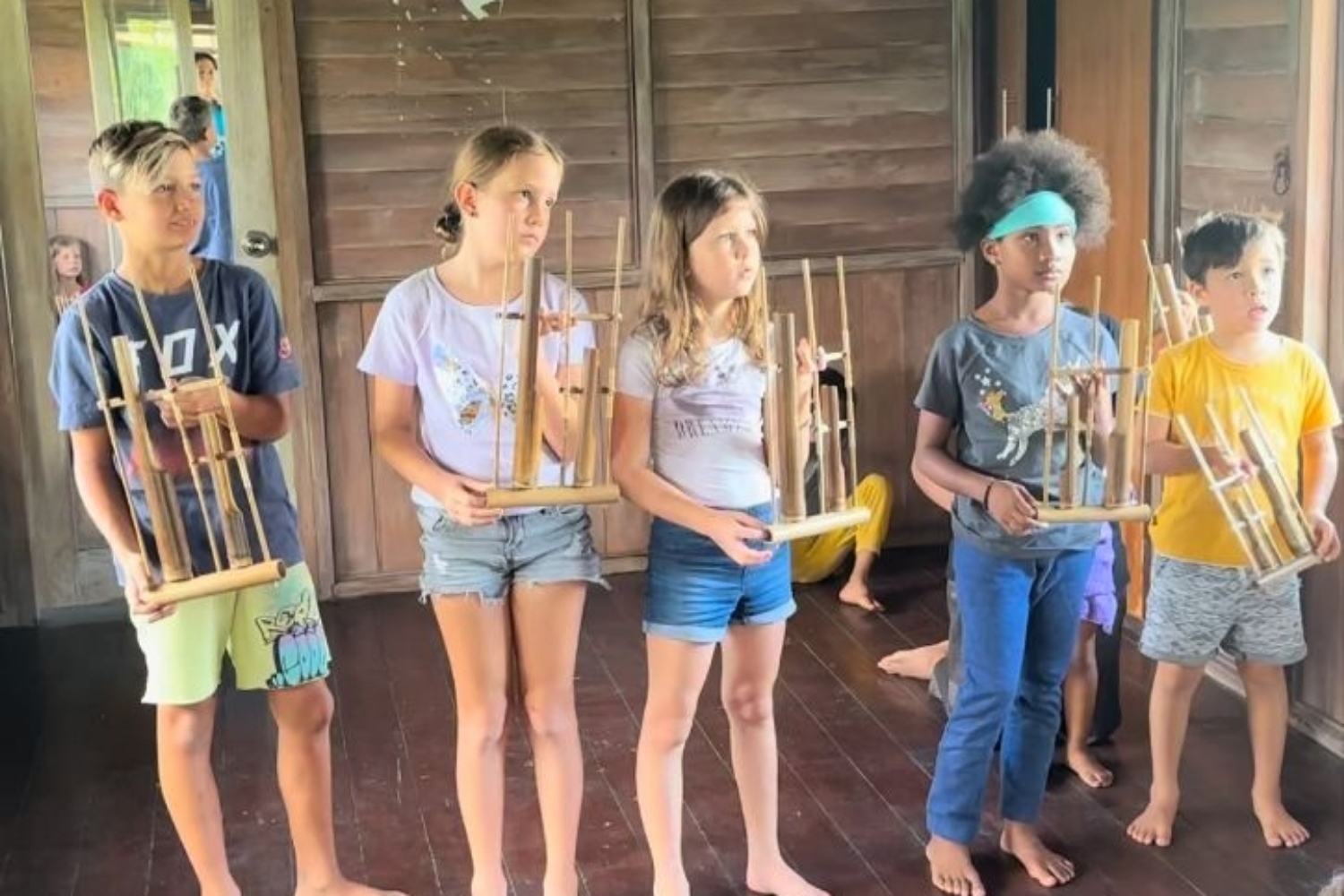 How to Play Angklung 2