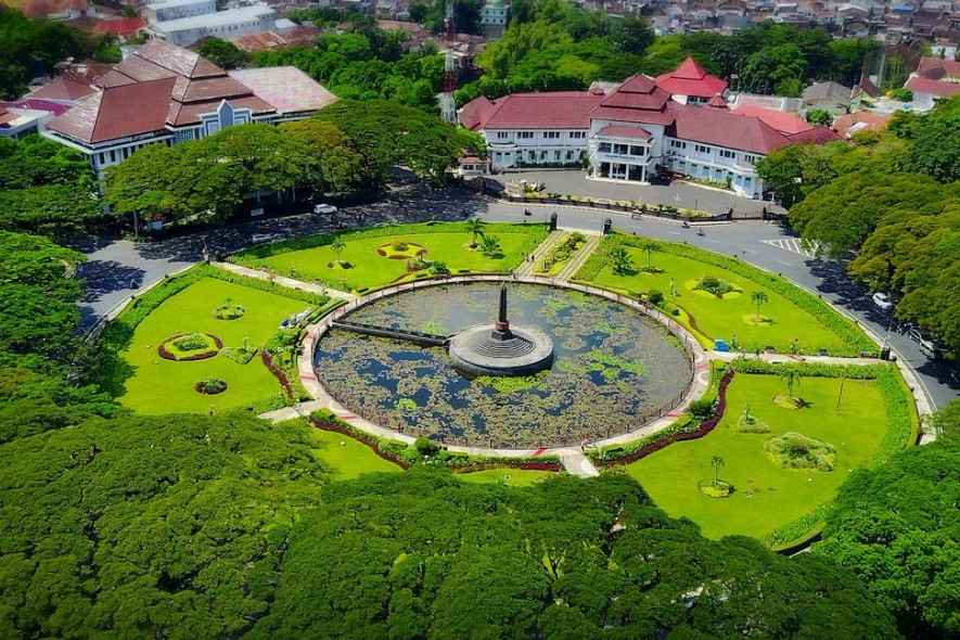 Alun-Alun Tugu Malang 2