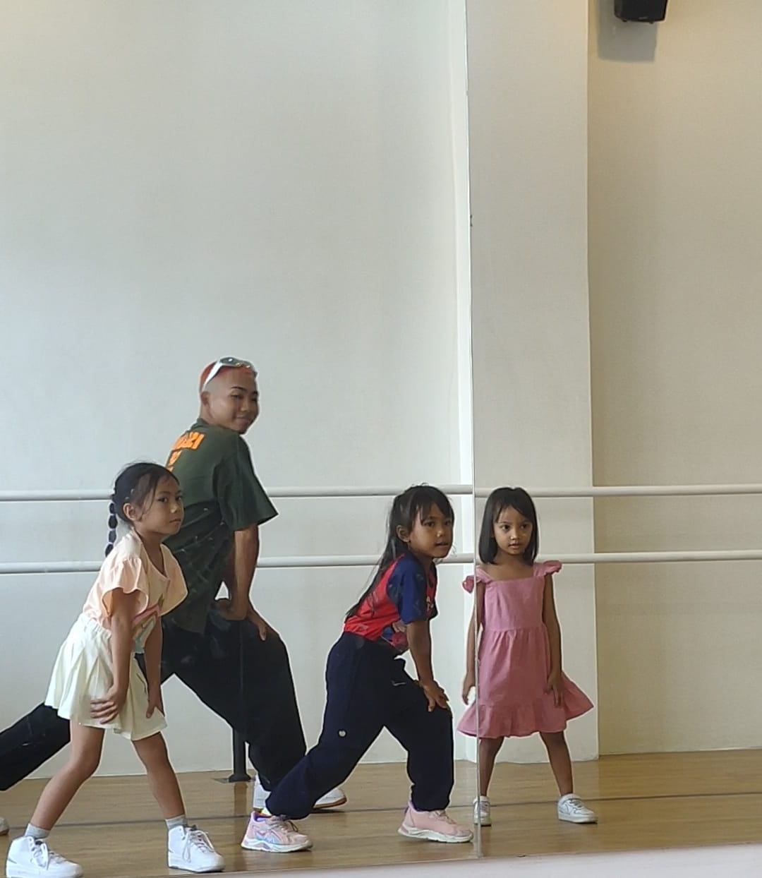 Modern dance kids