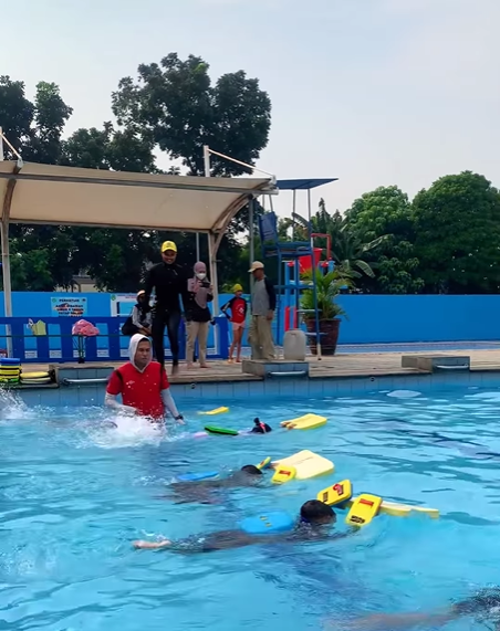 Coba Kelas Renang Anak di Kalideres 2
