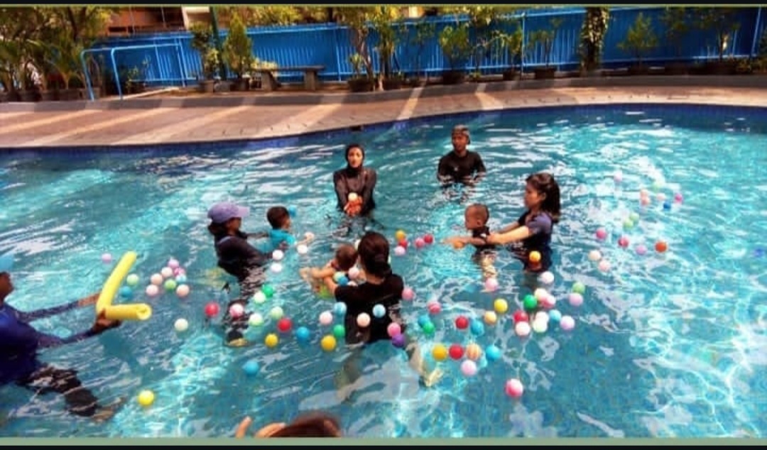 Baby swimming