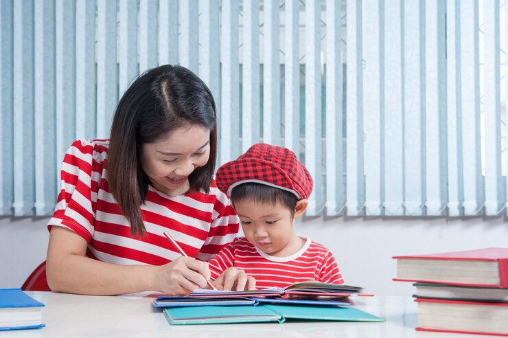 Ilustrasi anak yang sedang belajar bersama ibunya