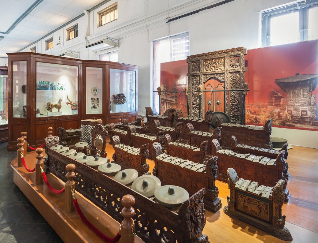 a museum visit with children