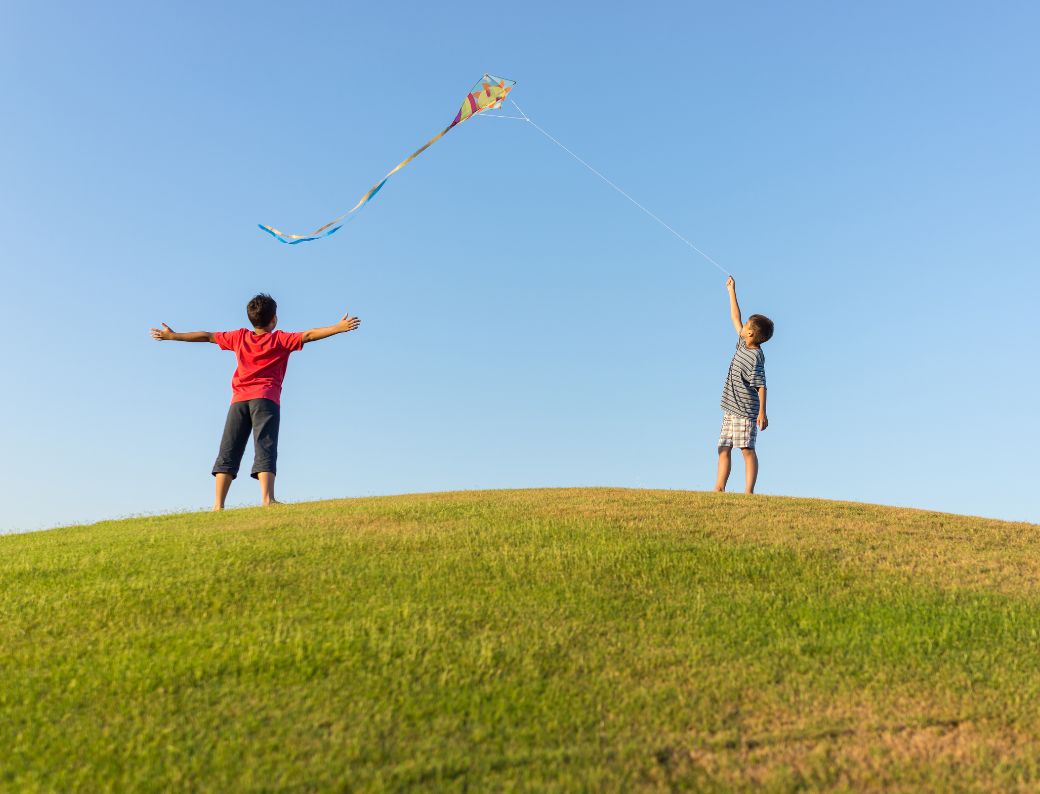 10 Rekomendasi Kegiatan Outdoor Anak yang Harus Parents Coba